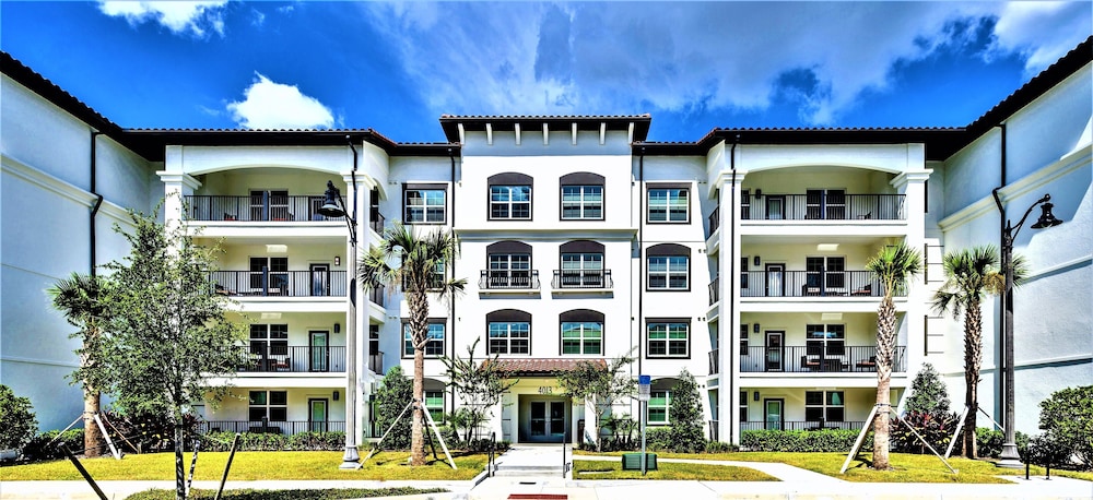 Vista Cay Resort by Millenium at Universal Blvd — Hotel building in Orlando, Florida