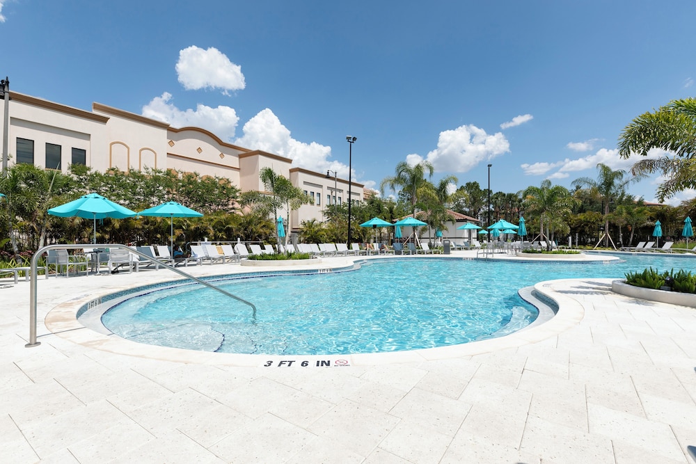 Vista Cay Resort by Millenium at Universal Blvd — Swimming pool in Orlando, Florida