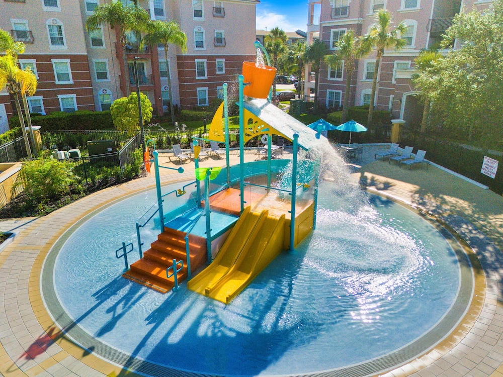 Vista Cay Resort by Millenium at Universal Blvd — Swimming pool in Orlando, Florida