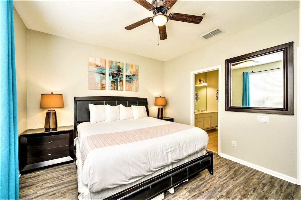 Vista Cay Resort by Millenium at Universal Blvd — Hotel rooms in Orlando, Florida