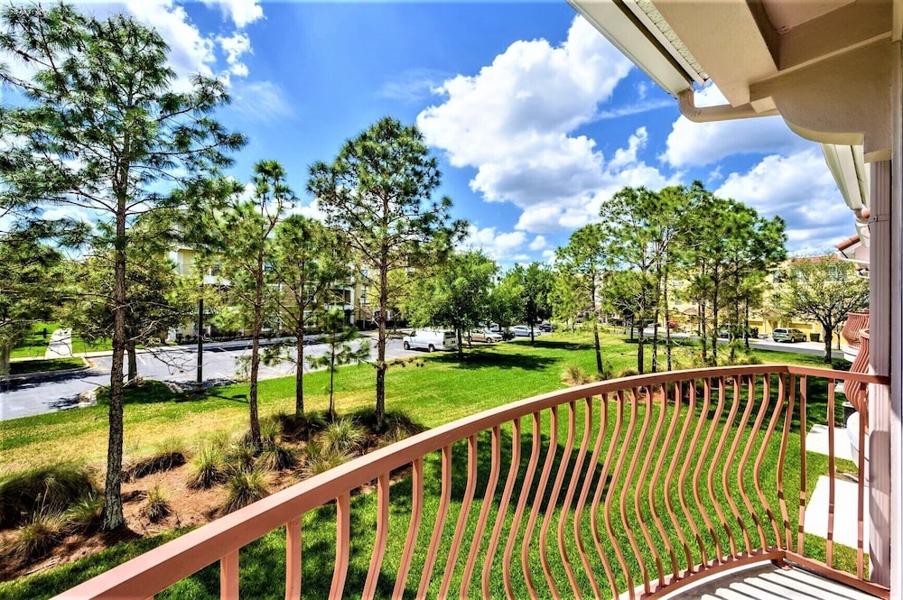 Vista Cay Resort by Millenium at Universal Blvd — Hotel rooms in Orlando, Florida