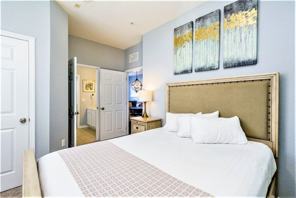 Vista Cay Resort by Millenium at Universal Blvd — Hotel rooms in Orlando, Florida