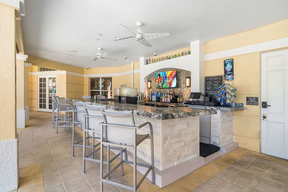 Vista Cay Resort by Millenium at Universal Blvd — Restaurant & bars in Orlando, Florida
