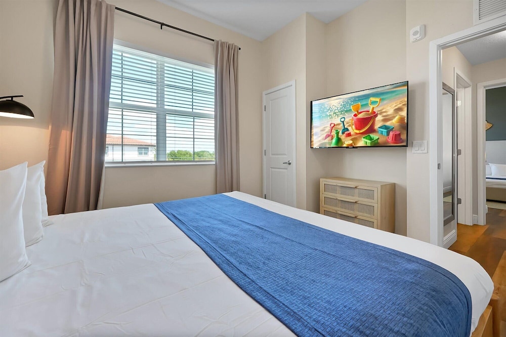 Vista Cay Resort by Millenium at Universal Blvd — Hotel rooms in Orlando, Florida