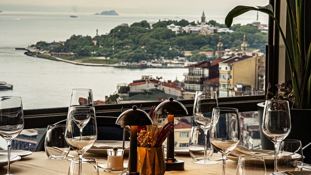 CVK Park Bosphorus Hotel Istanbul — Restaurant & bars in Istanbul, Istanbul