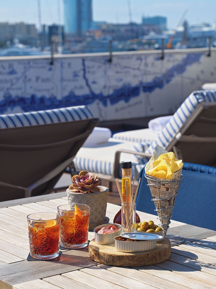 H10 Port Vell — Restaurant & bars in Barcelona, Catalonia