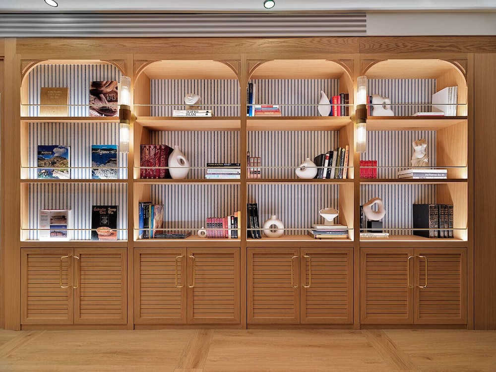 H10 Port Vell — Hotel building in Barcelona, Catalonia