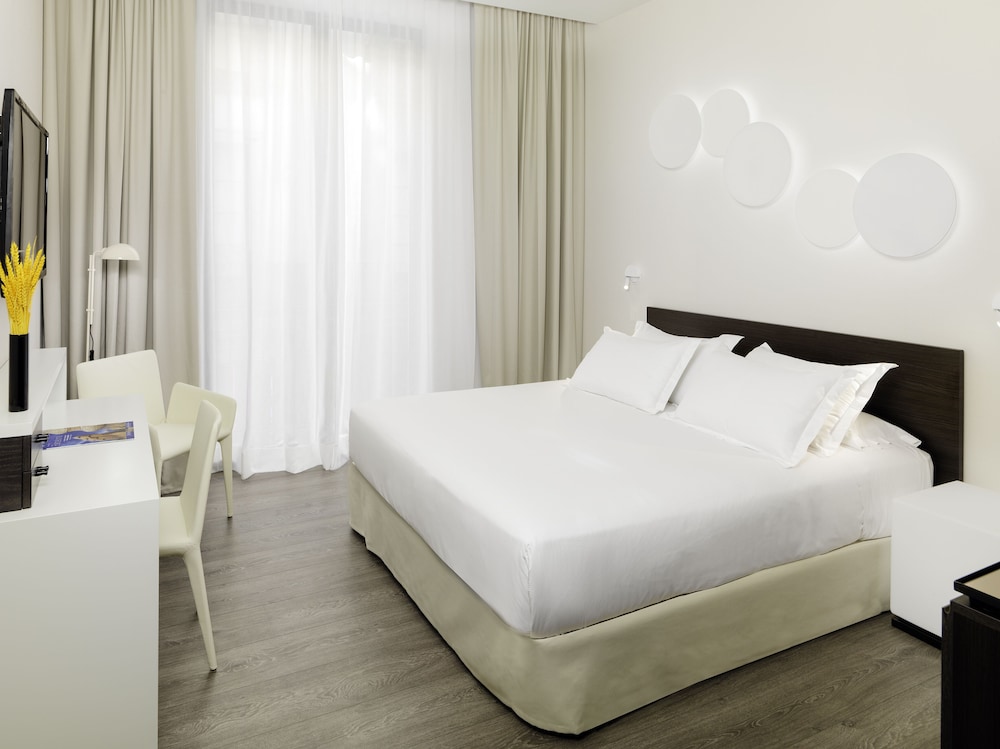 H10 Port Vell — Hotel rooms in Barcelona, Catalonia