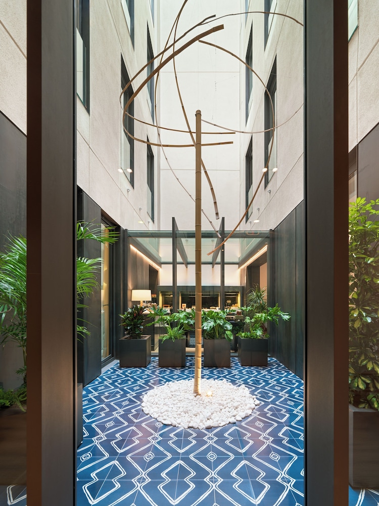 H10 Port Vell — Hotel building in Barcelona, Catalonia