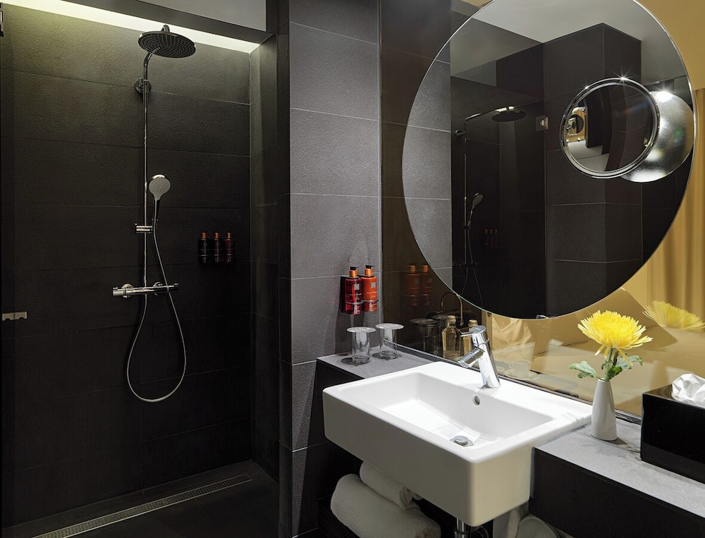 H10 Port Vell — Hotel rooms in Barcelona, Catalonia