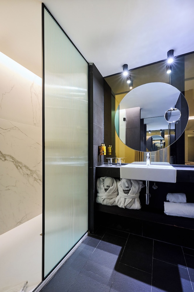H10 Port Vell — Hotel rooms in Barcelona, Catalonia