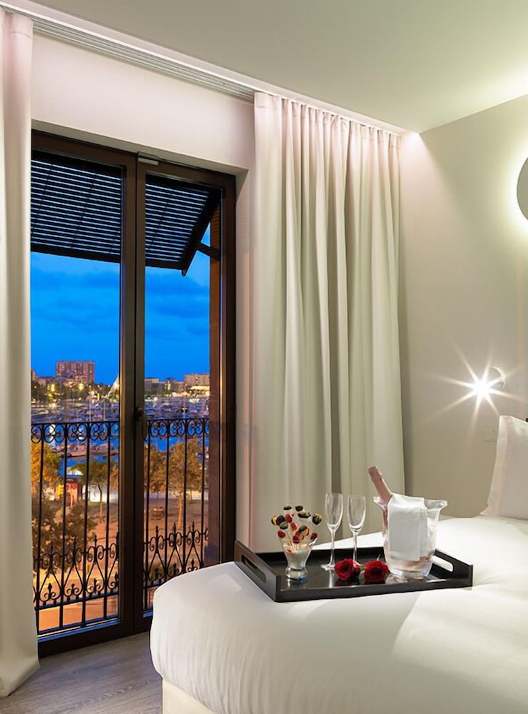 H10 Port Vell — Hotel rooms in Barcelona, Catalonia