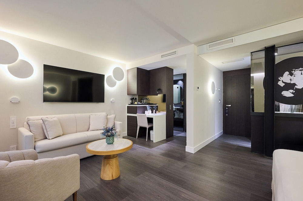 H10 Port Vell — Hotel rooms in Barcelona, Catalonia