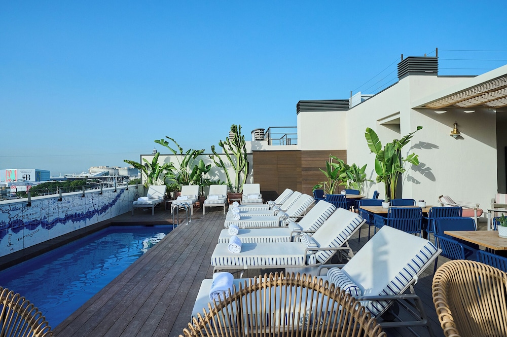 H10 Port Vell — Swimming pool in Barcelona, Catalonia