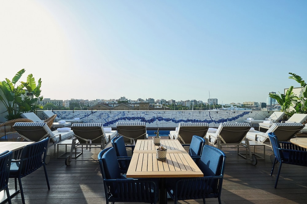 H10 Port Vell — Swimming pool in Barcelona, Catalonia