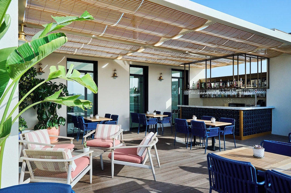 H10 Port Vell — Restaurant & bars in Barcelona, Catalonia