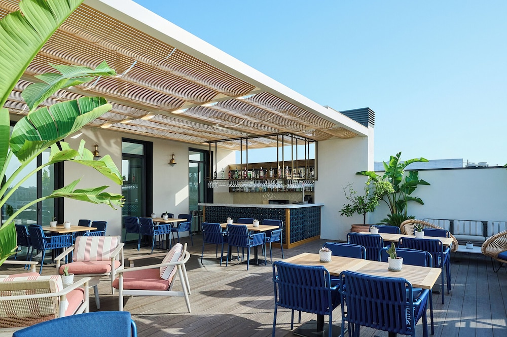H10 Port Vell — Restaurant & bars in Barcelona, Catalonia
