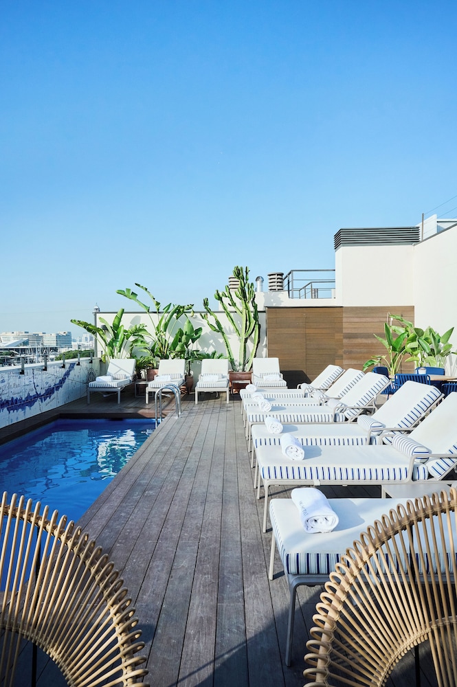 H10 Port Vell — Swimming pool in Barcelona, Catalonia