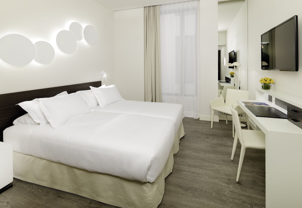 H10 Port Vell — Hotel rooms in Barcelona, Catalonia