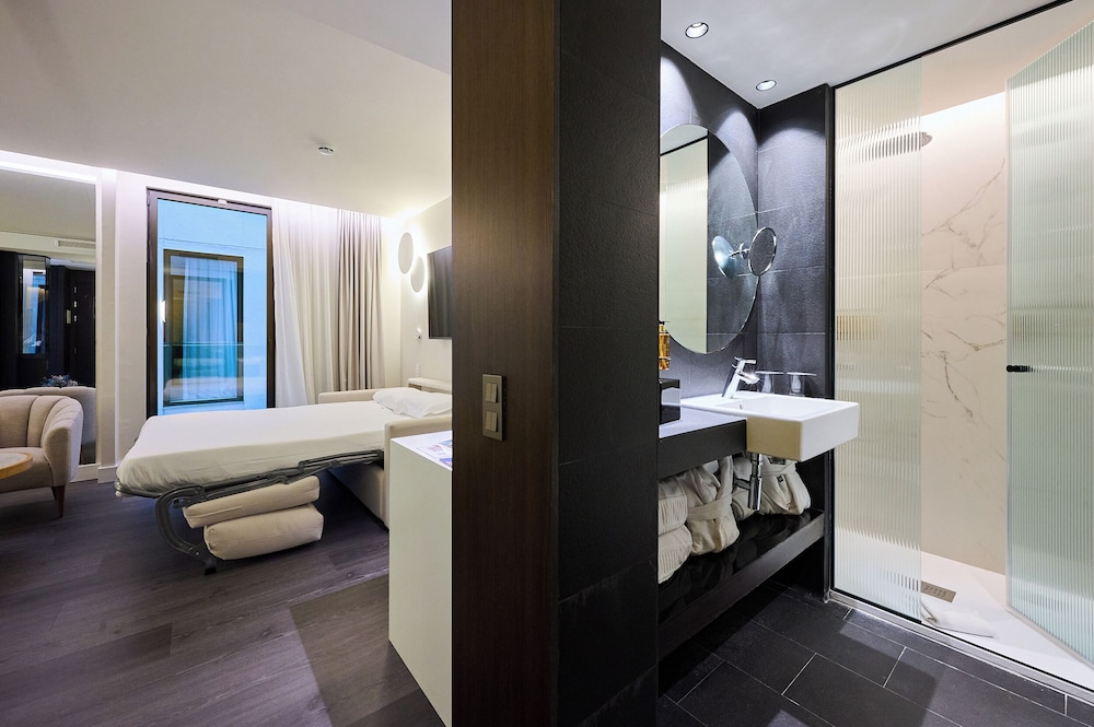 H10 Port Vell — Hotel rooms in Barcelona, Catalonia