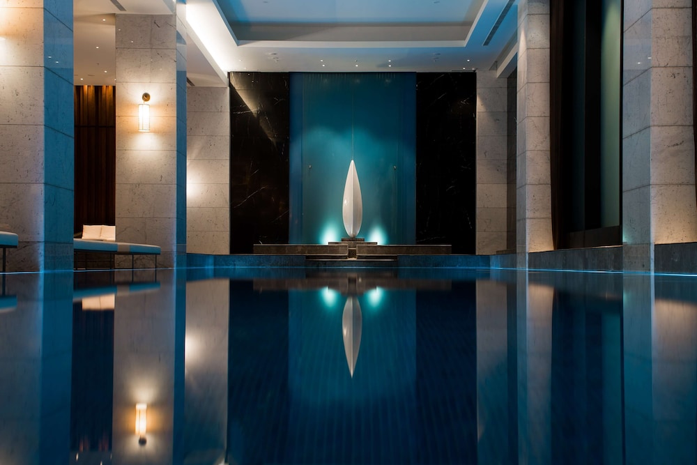 Hilton Istanbul Bomonti Hotel & Conference Center — Swimming pool in Istanbul, Istanbul