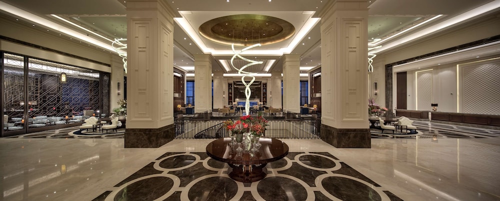 Hilton Istanbul Bomonti Hotel & Conference Center — Restaurant & bars in Istanbul, Istanbul