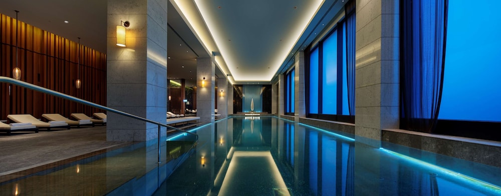Hilton Istanbul Bomonti Hotel & Conference Center — Swimming pool in Istanbul, Istanbul