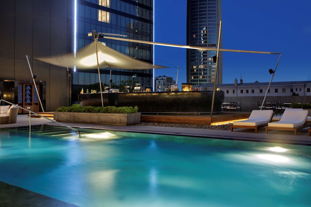 Hilton Istanbul Bomonti Hotel & Conference Center — Swimming pool in Istanbul, Istanbul