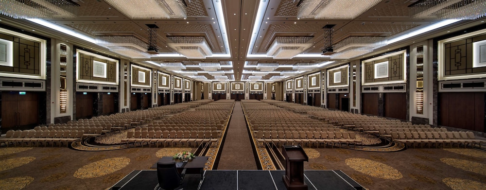 Hilton Istanbul Bomonti Hotel & Conference Center — Hotel building in Istanbul, Istanbul