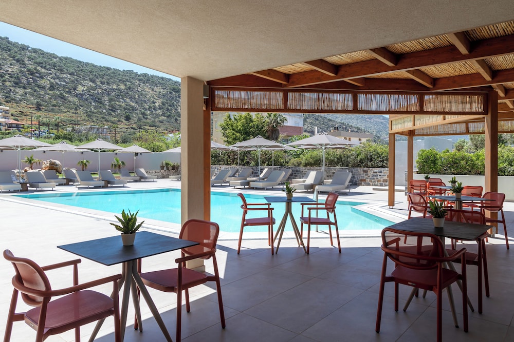 Anassa Suites by Estia Adults Only — Swimming pool in Stalida