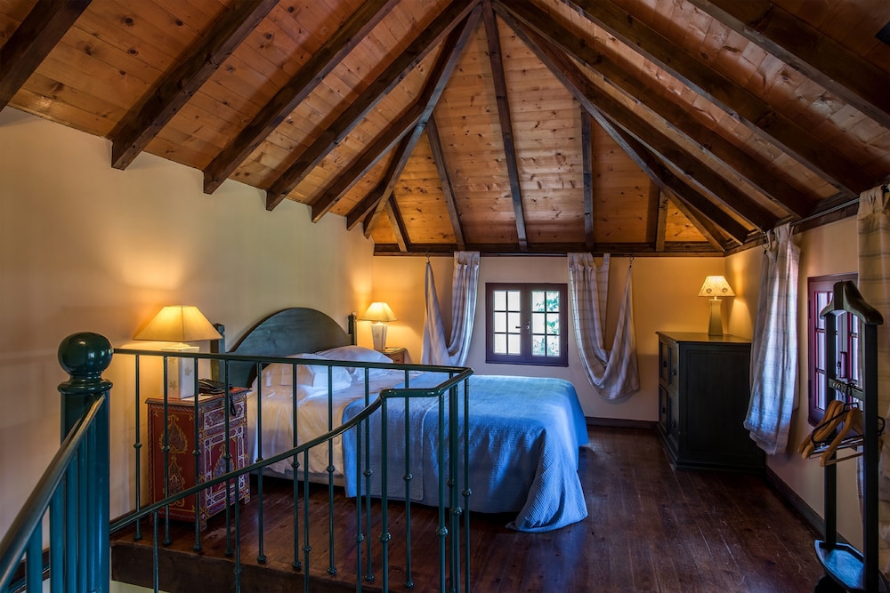 Pestana Quinta do Arco Nature & Rose Garden Hotel — Hotel rooms in Santana, Madeira