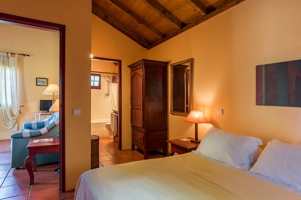Pestana Quinta do Arco Nature & Rose Garden Hotel — Hotel rooms in Santana, Madeira