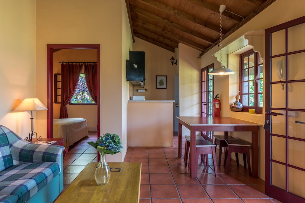 Pestana Quinta do Arco Nature & Rose Garden Hotel — Hotel rooms in Santana, Madeira