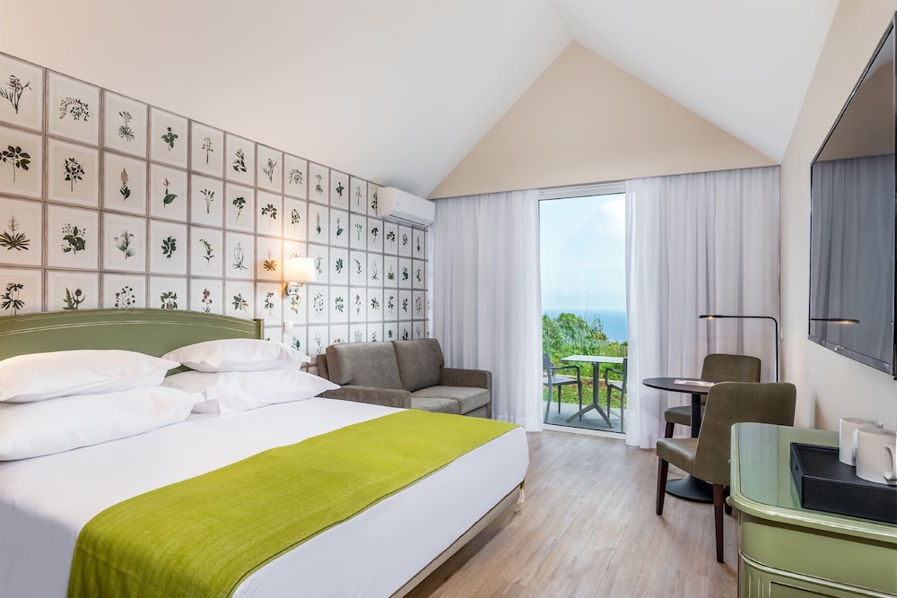 Pestana Quinta do Arco Nature & Rose Garden Hotel — Hotel rooms in Santana, Madeira