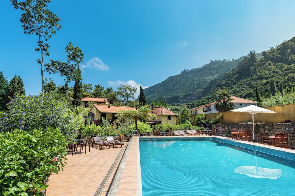Pestana Quinta do Arco Nature & Rose Garden Hotel — Swimming pool in Santana, Madeira