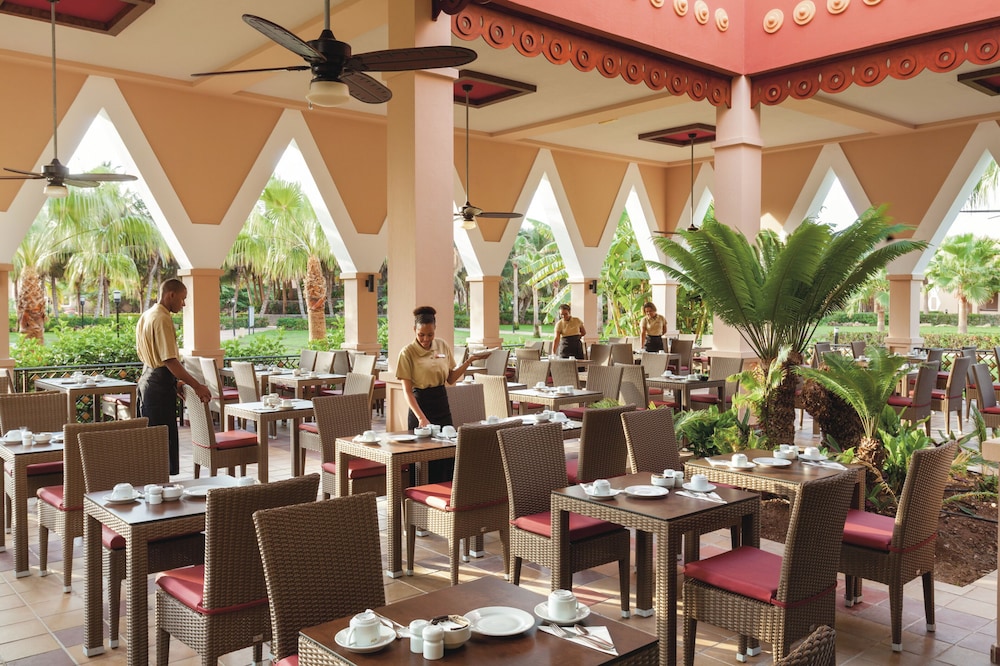Hotel Riu Funana - All Inclusive — Restaurant & bars in Santa Maria