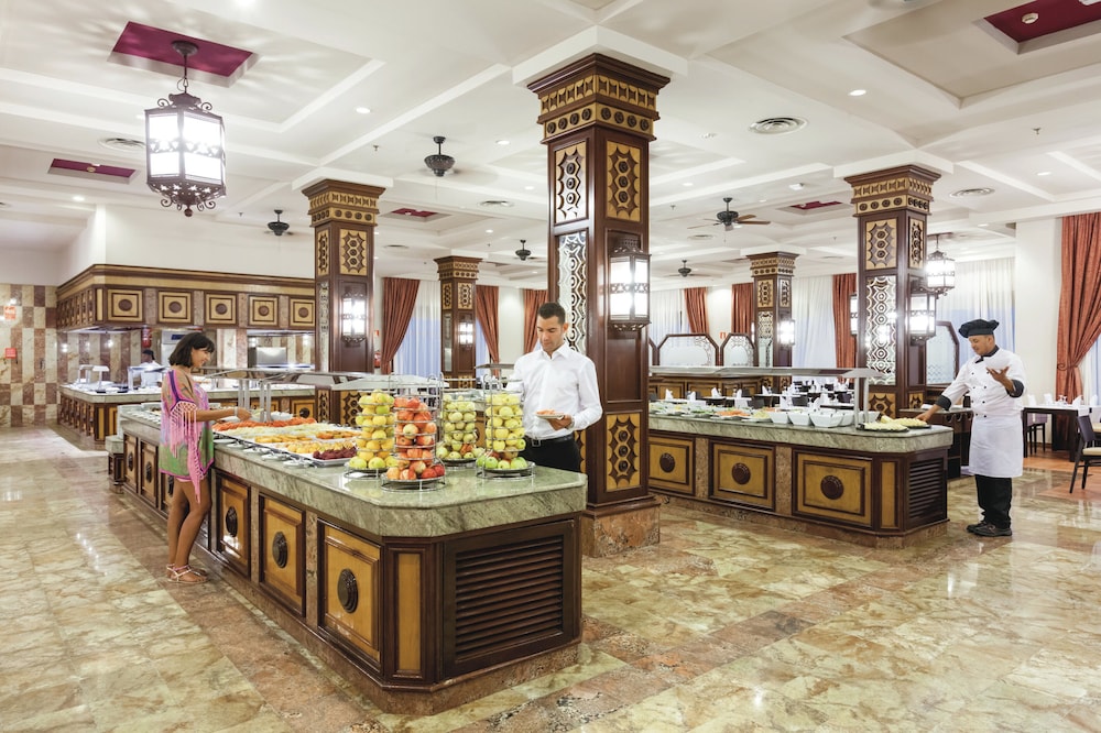 Hotel Riu Funana - All Inclusive — Restaurant & bars in Santa Maria