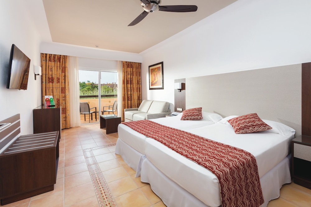 Hotel Riu Funana - All Inclusive — Hotel rooms in Santa Maria