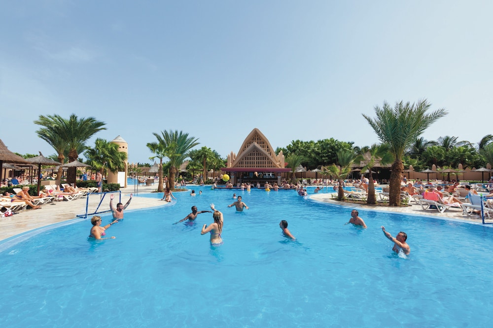 Hotel Riu Funana - All Inclusive — Swimming pool in Santa Maria