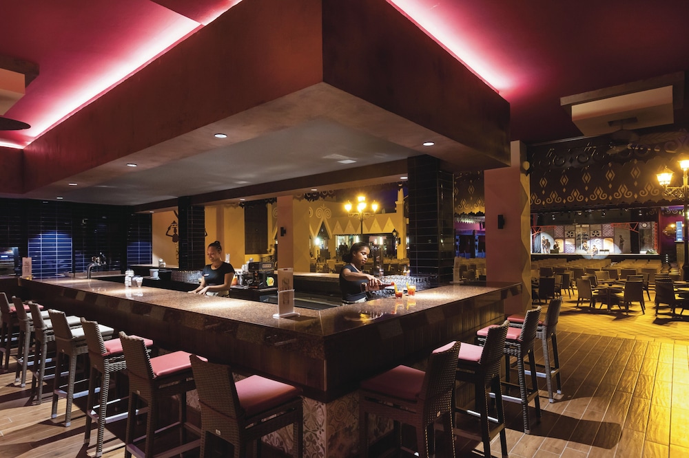 Hotel Riu Funana - All Inclusive — Restaurant & bars in Santa Maria