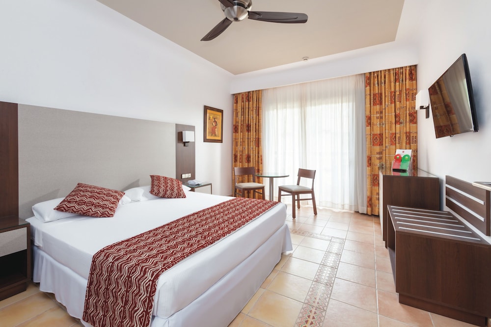 Hotel Riu Funana - All Inclusive — Hotel rooms in Santa Maria