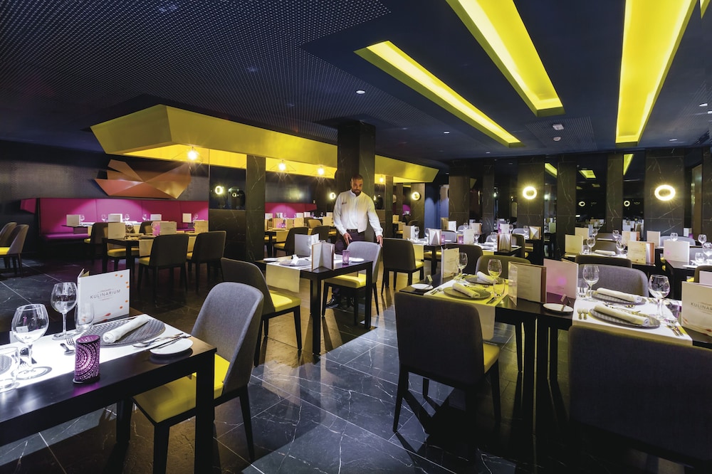 Hotel Riu Funana - All Inclusive — Restaurant & bars in Santa Maria