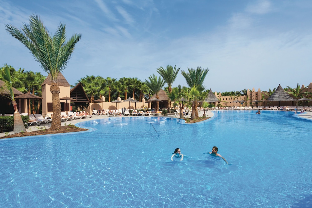 Hotel Riu Funana - All Inclusive — Swimming pool in Santa Maria