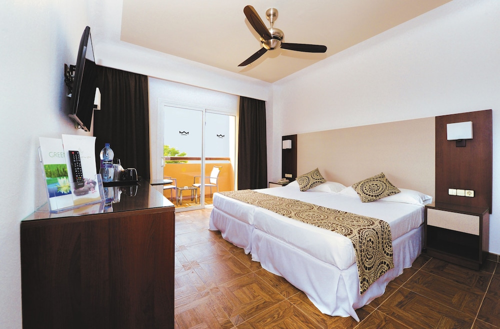 Hotel Riu Funana - All Inclusive — Hotel rooms in Santa Maria