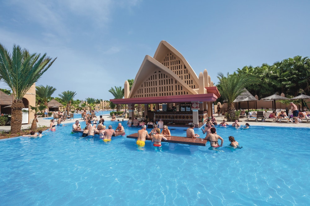 Hotel Riu Funana - All Inclusive — Swimming pool in Santa Maria