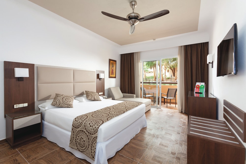 Hotel Riu Funana - All Inclusive — Hotel rooms in Santa Maria