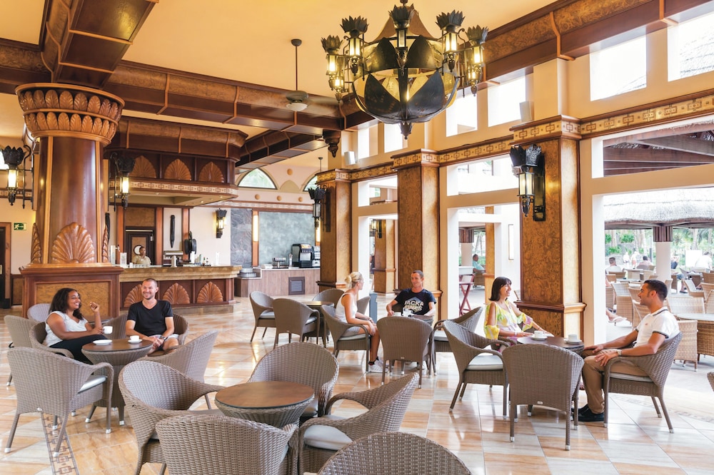 Hotel Riu Funana - All Inclusive — Restaurant & bars in Santa Maria