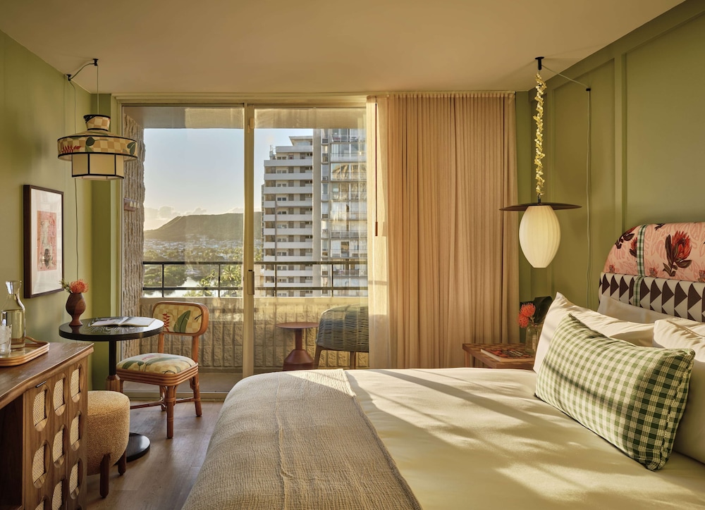 Wayfinder Waikiki — Hotel rooms in Honolulu, Hawaii