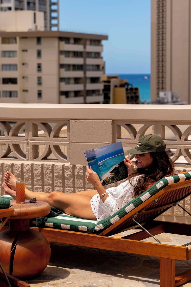 Wayfinder Waikiki — Hotel building in Honolulu, Hawaii
