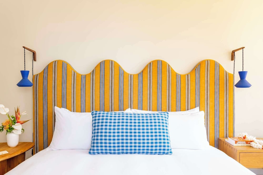 Wayfinder Waikiki — Hotel rooms in Honolulu, Hawaii